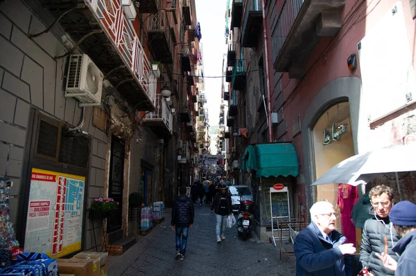 Abril 2022 Nápoles Itália Rua Lotada Uma Manhã Com Muitas — Fotografia de Stock