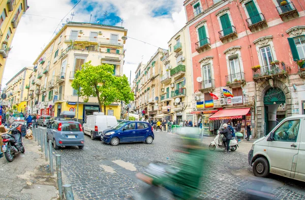 Abril 2022 Nápoles Italia Abarrotada Calle Una Mañana Con Montón — Foto de Stock
