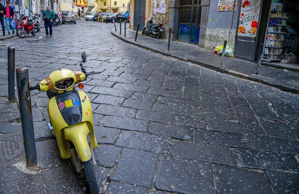 Abril 2022 Nápoles Italia Tráfico Pesado Las Calles Ciudad Con —  Fotos de Stock