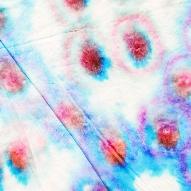 Kırmızı Mavi Soyut İşaret. Çiçekli, yumuşak su sıçraması. Mürekkep lekesini yıka. Islak, soyut leke. Mürekkep suluboya kravat boyası izi. Renkli tuvali yıka. Mürekkep Pastel Şekli. Renk Arkaplan Sıvısı Konsepti.