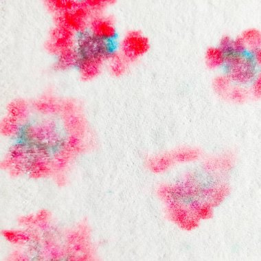 Kırmızı Mavi Soyut Leke. Çiçekli tuvali yıka. Renkli Yıkama Lekesi. Mürekkep Sıçratma Kalıbı Sanat Suluboya Akrilik Drip. Çiçek Kova Işığı Konsepti. Mürekkep Pastel Şekli. Mürekkep Yaratıcı Soyut Şekil.