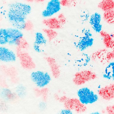 Kırmızı Mavi Soyut İşaret. Çiçek Yumuşak Süngeri. Çiçek arkaplan su lekesi. Mürekkep Pastel Lekesi. Grunge rengini yıka. Islak suluboya akrilik işareti. Soyut Sanat Dökümü. Mürekkep Sıçratma Deseni