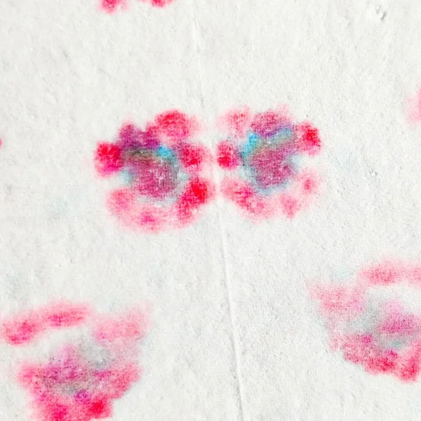 Kırmızı Mavi Soyut İşaret. Mürekkep Pastel Lekesi. Çiçekli tuvali yıka. Mürekkep Arkaplan Akrilik Blob. Mürekkep lekesi desenli çiçek yıkama homurtusu. Islak Renkli Soyut Boya. Çiçekli Kova Kumaşı Sapı.