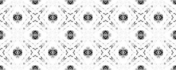 Basit Bohem Düzeni. Kabile Ikat Scribble Fırçası. Soyut Stripe Ikat Deseni. Soyut Mürekkep Halı. Doodle Boho Batik. Siyah Renkli Yerli El Batik. Gri Renkli Mürekkep Karalama Dokusu.