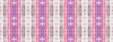 Mor Renkli Bohem deseni. Kusursuz Boyalı Batik. Soyut Stripe Boho Batik. Kırmızı Bohem Tekstil. Kusursuz suluboya halı desenli kabile bohem Batik. Mor Renkli Geometrik Fırça.