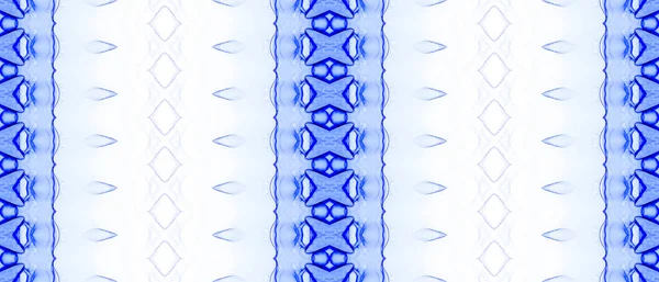 略称はBatik 海の民族画 ブルー エスニック インク 染められたバティックプリント ライトインク水彩 民族印刷の織物 青のテクスチャブラシ トライバル — ストック写真