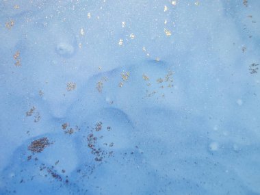 Altın Alkol Mürekkebi Mermeri. Bronz Alkol Mürekkebi. Folyo yağlı boya. Mavi Doğu Suluboya. Beyaz Su Renk Tablosu. Mavi Mermer Arkaplan. Jeodot Zarif Parıltısı. Modern Soyut Şablon.