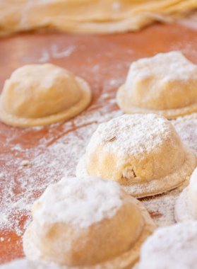 Ev yapımı makarna, dört peynirli sorrentino.