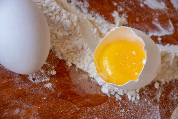 pişirme için temel maddeler. tüm maddeler ve kaplar pişirme için gerekli.