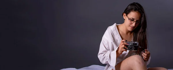 Güzel Kadın Çıplak Vücut Beyaz Zemin Üzerine Izole Ait Closeup — Stok fotoğraf