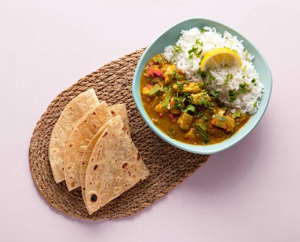 Hint Sebze, Pirinç ve Chapati - Ev yapımı Chapati (Hint ekmeği). Desi Yemekleri