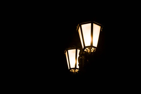 Deux Lanternes Dans Obscurité — Photo