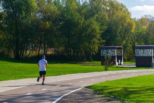 Běžec v parku Brateevo, Moskva Stock Obrázky