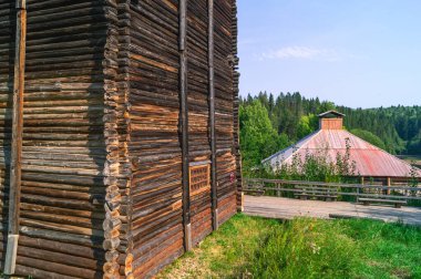 Tuz endüstrisinin eski bir ahşap kompleksi, 19. yüzyılda inşa edilmiş. Tuz fabrikası. Tuz pişirmek için ahşap kule.