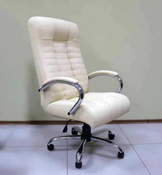 White Office Executive Chair Chrome Handles — Stockfoto