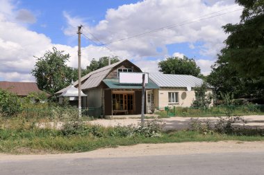 Köydeki markette.