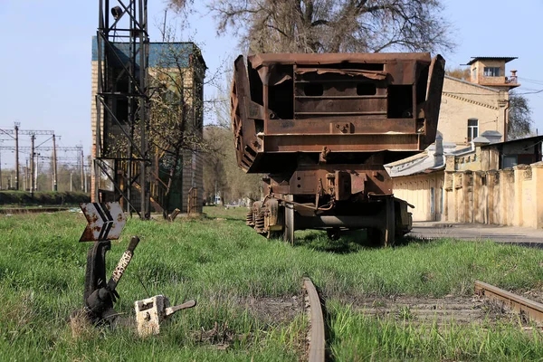 Rostiger Güterwagen Auf Schienen Abgekoppelt — Stockfoto