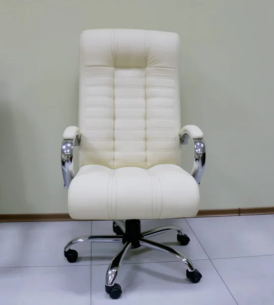 White Office Executive Chair Chrome Handles — Stockfoto