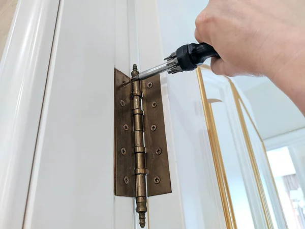 Screwing Door Hinge Screwdriver Carpentry — Stock Photo, Image