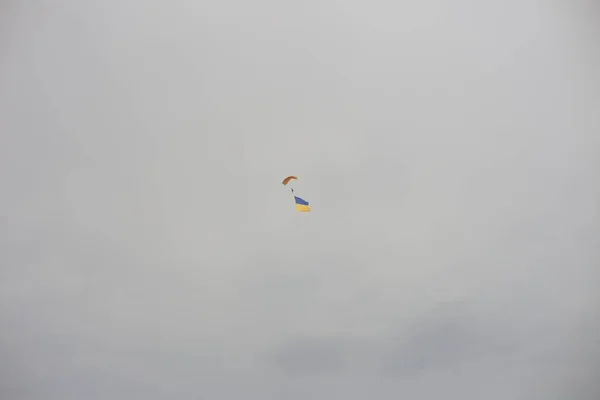 Novoselivka Dnipropetrovsk Region Ukraine 2016 Airshow Parachutist Sky Performs Trick — Stock Photo, Image