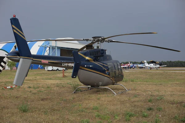 Novoselivka Dnipropetrovsk Bölgesi Ukrayna 2016 Hava Gösterisi Helikopter Havaalanına Indi — Stok fotoğraf