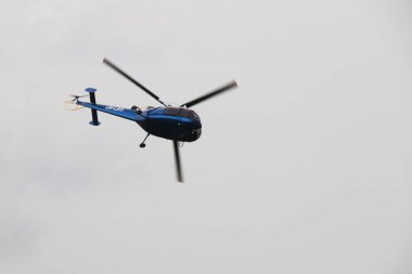 Novoselivka, Dnipropetrovsk bölgesi, Ukrayna - 08.24.2016: Hava gösterisi ve helikopter gösterisi