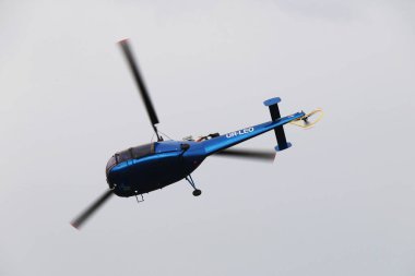Novoselivka, Dnipropetrovsk bölgesi, Ukrayna - 08.24.2016: Hava gösterisi ve helikopter gösterisi