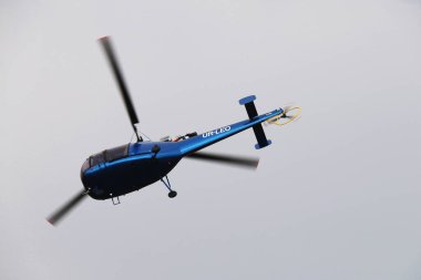 Novoselivka, Dnipropetrovsk bölgesi, Ukrayna - 08.24.2016: Hava gösterisi ve helikopter gösterisi