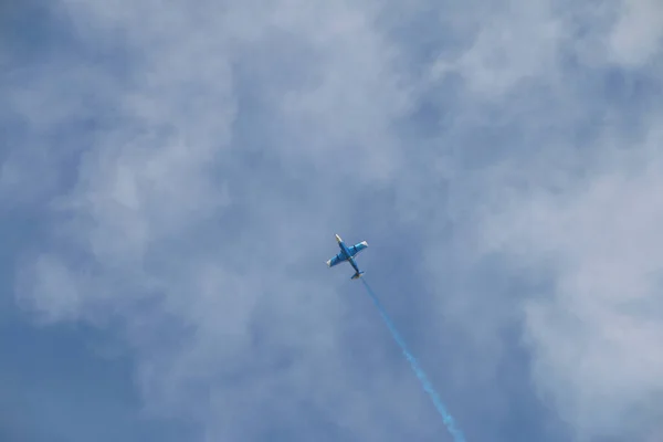 乌克兰第聂伯罗彼得罗夫斯克地区的Novoselivka 2016 空中运动超轻飞机表演特技表演 — 图库照片