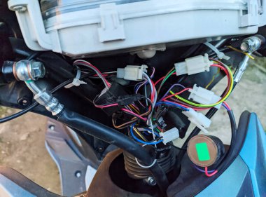 Parçalanmış elektrikli bir motorun dahili kabloları
