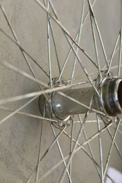 Элемент Старого Алюминиевого Велосипедного Диска Спицами — стоковое фото