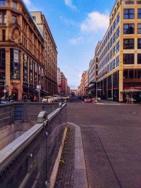 Berlin, Almanya - 31.12.2019: Berlin sokaklarında kış sabahı