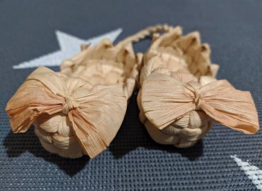 Ev terliği şeklinde küçük sepetler.