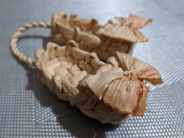 Ev terliği şeklinde küçük sepetler.