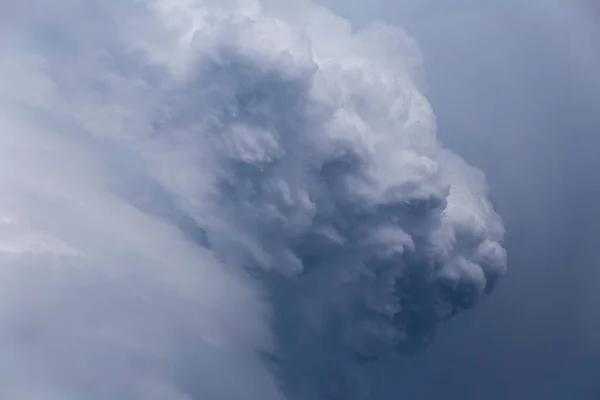 Fırtınadan önceki yağmur bulutları