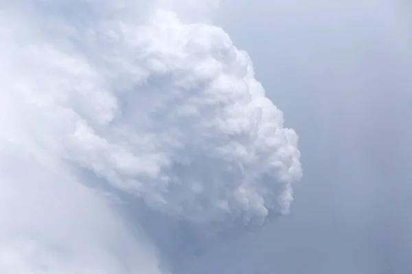 뇌우가 내리기 불어오는 비구름 — 스톡 사진