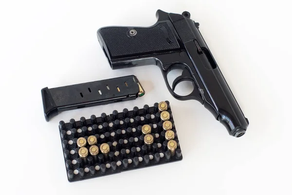 Pistola Gás Clip Cartuchos Definido Sobre Fundo Branco — Fotografia de Stock