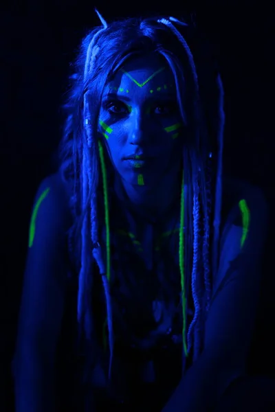 Portrait Girl Blue Light Glowing Neon Braids Makeup Dark — ストック写真