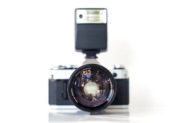Classic 35Mm Film Camera Telephoto Lens Selective Focus Isolated White — Foto de Stock