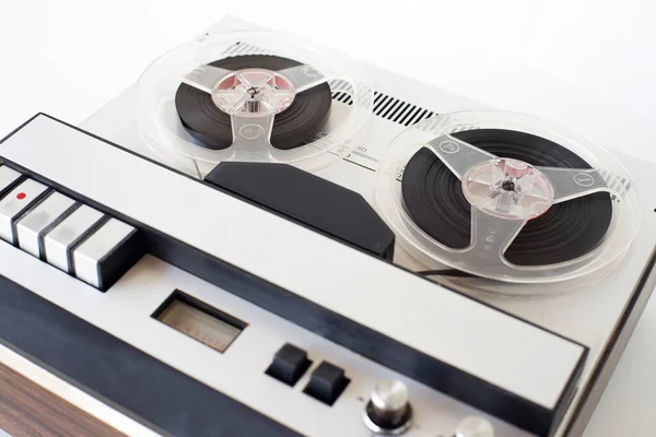 Old Style Reel Reel Tape Recorder Selective Focus Close White — Stockfoto