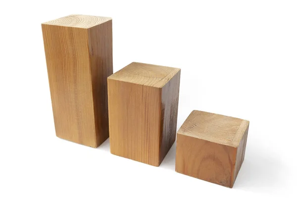 Beyaz arkaplandaki tahta bloklardan grafikler