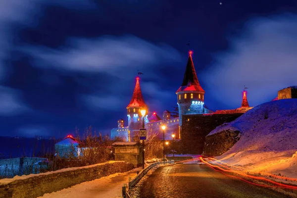 Scenic Nightscape Illuminated Medieval Fortress Kamianets Podilskyi Ukraine Picturesque Moving — Foto de Stock