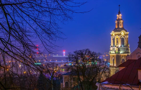 Verlichte Klokkentoren Van Kathedraal Van Przemysl Schemering Przemysl Polen Panoramisch — Stockfoto