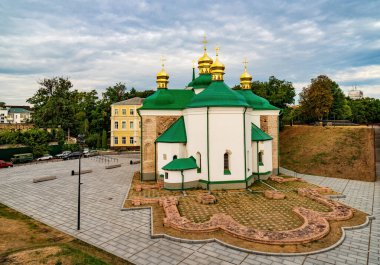 Berestove 'daki Kurtarıcının Tarihi Kilisesi ve Ukrayna' daki antik vakfı, Kyiv. UNESCO Dünya Mirası Alanı