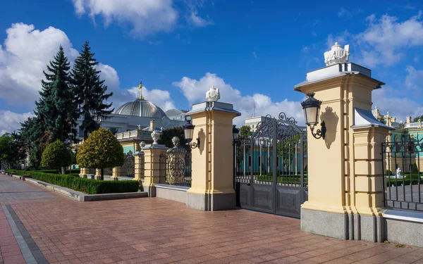 Brama Ogrodzenie Pałacu Maryjskiego Kijowie Ukraina Ukraiński Parlament Tle — Zdjęcie stockowe