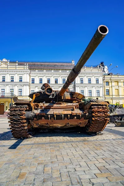 Rusty Tanque Ruso Quemado Por Ejército Ucraniano Durante Invasión Rusa — Foto de Stock