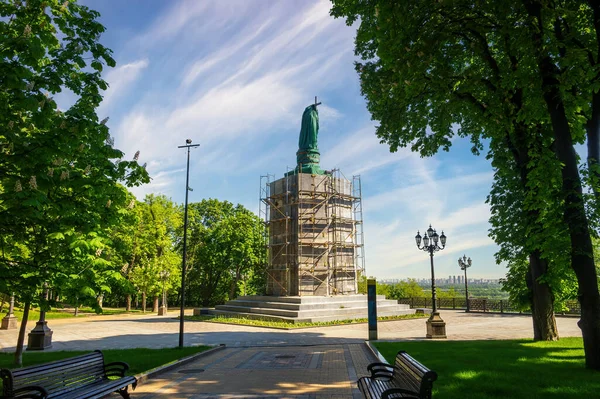 Scénický Pohled Památník Svatého Vladimíra Zakrytý Ochranným Štítem Při Ruské Stock Obrázky