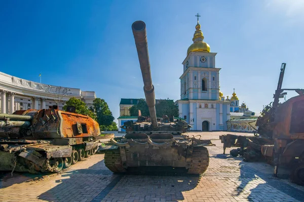 Захоплений Російський Танк Інші Зруйновані Військові Машини Під Час Вторгнення Стокове Фото