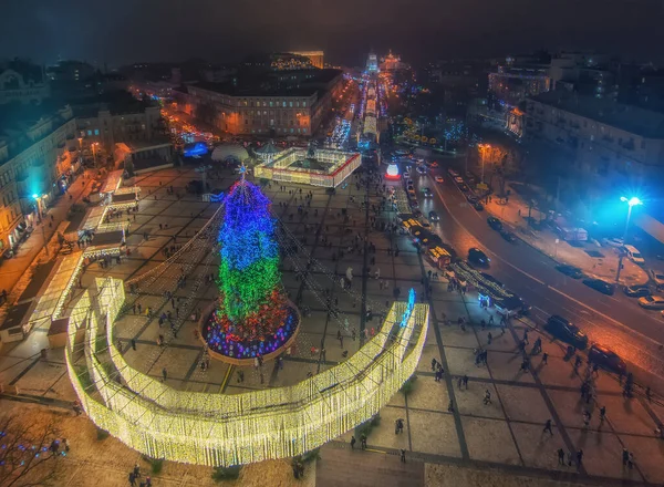 Widok Lotu Ptaka Plac Miasta Podświetlaną Choinką Świąteczną Dekoracją Kijowie — Zdjęcie stockowe