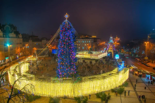 Ukrayna Nın Kyiv Kentindeki Kasaba Meydanında Aydınlatılmış Noel Ağacı Festival — Stok fotoğraf